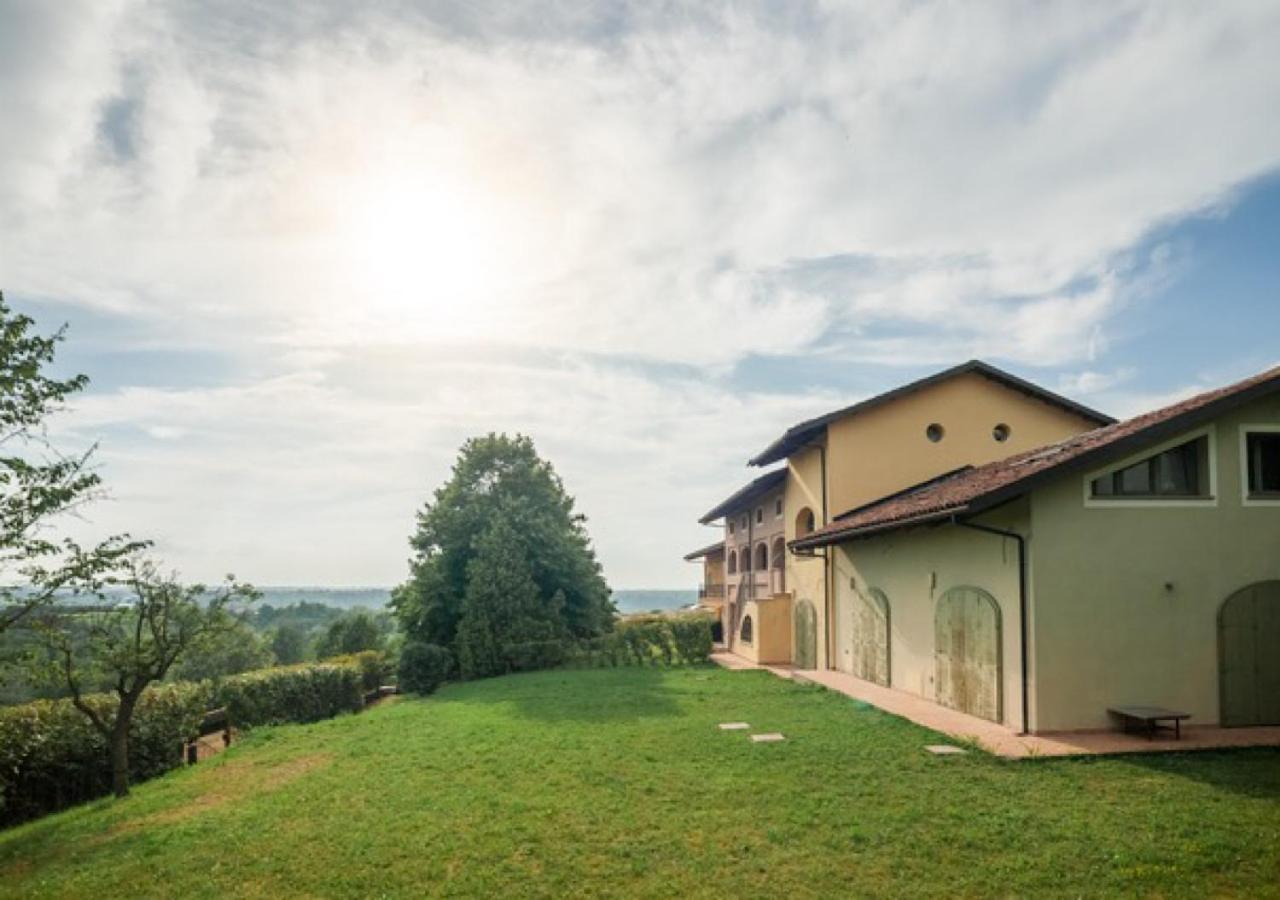 Charming Loft Golf Club Barolo Apartment Novello Exterior photo